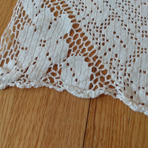 Vintage Filet Crochet Table Runner 40.5" by 17" Diamonds Flowers White Cotton - Picture 11 of 14